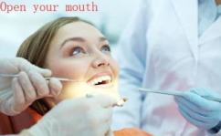 张开你的嘴巴吸进一些空气的英文,Breathing In the Air: A Glimpse into the English Expression of Opening One's Mouth