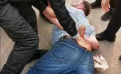 男子被外籍人员殴打,外籍人员殴打男子事件引发社会关注