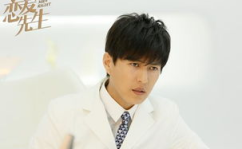 娱乐吃瓜姐靳东,娱乐圈的“吃瓜姐”如何成为实力派演员