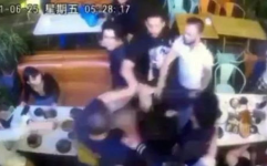 男子被外籍人员殴打,外籍人员殴打男子事件引发社会关注