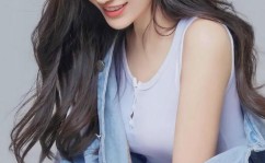 美女露出🐻让男生吃真人？热门事件黑料网